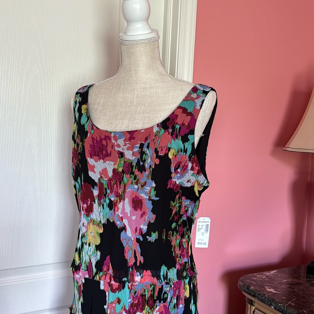 Beautiful floral maxi gown in size 12. Crepe material. Easy to wear.
